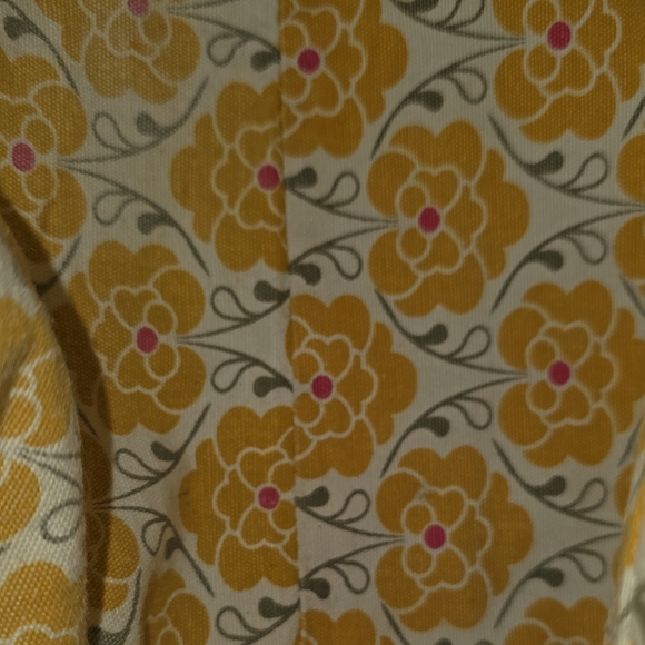 Chic Tan and Red Shoulder Bag with Black Accents - Picture 8 of 10